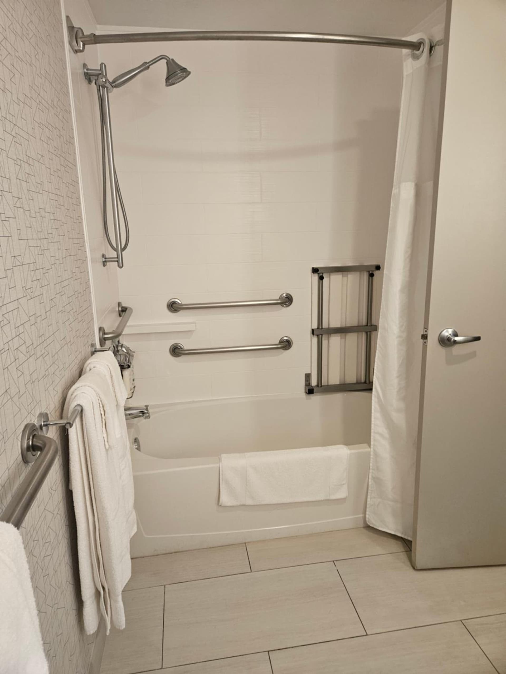 Holiday Inn Express Hotels & Suites Burlington by IHG gallery photo in Burlington, WA — image 8