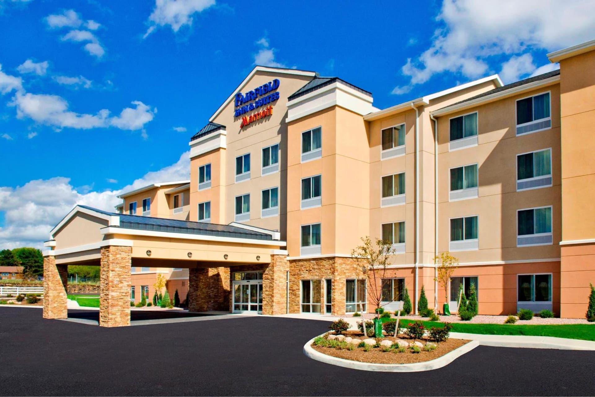 Fairfield Inn & Suites by Marriott Watertown Thousand Islands interior in Watertown, NY — gallery photo 2