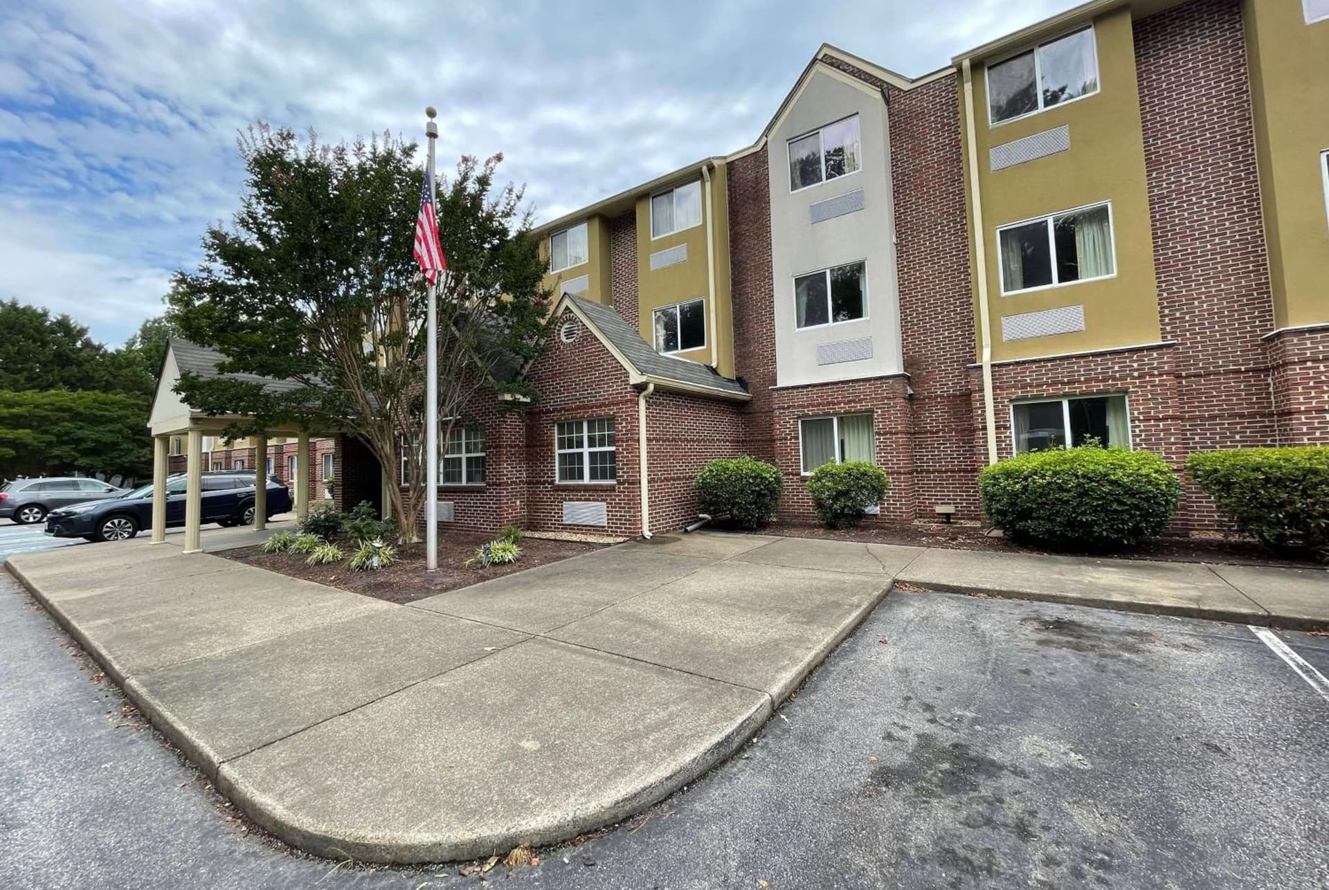 Microtel Inn & Suites Newport News property views in Newport News, VA — gallery photo 3