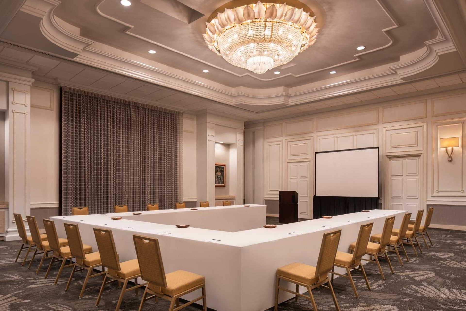 The Royal Hawaiian, A Luxury Collection Resort, Waikiki gallery photo in Honolulu, HI — image 86