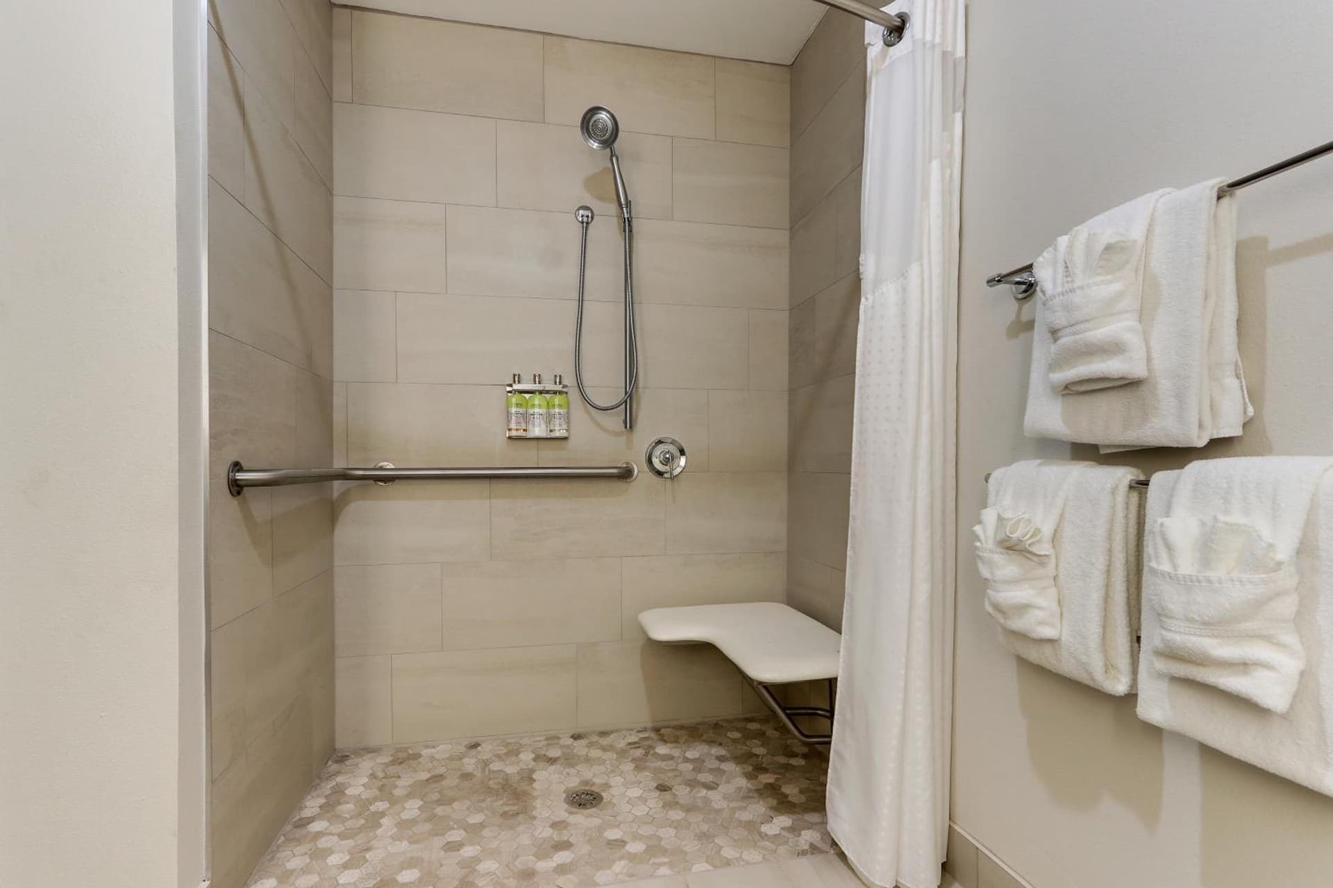 Holiday Inn Express Hotel & Suites Dayton-Centerville by IHG gallery photo in Centerville, OH — image 36