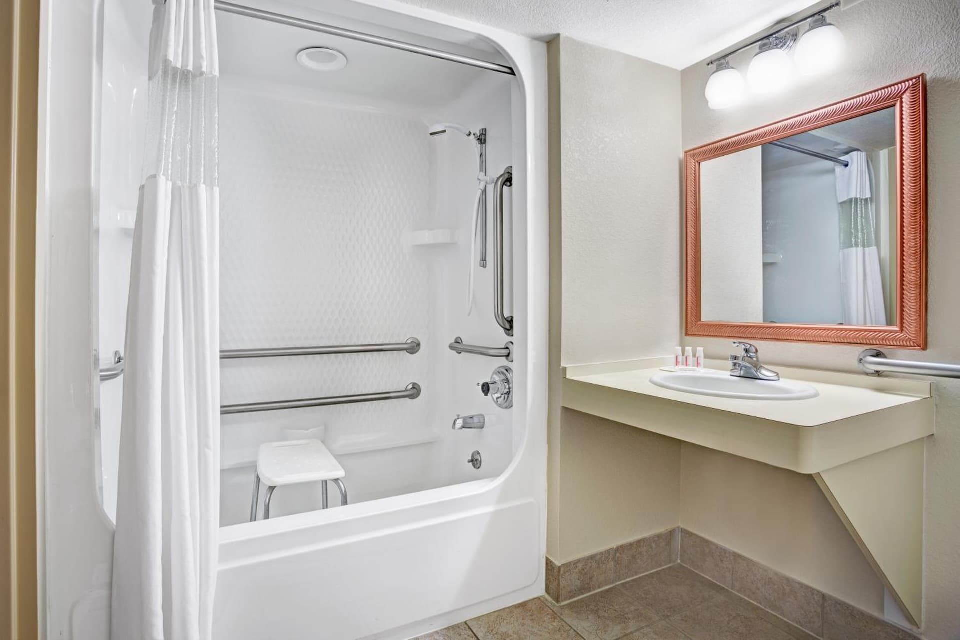 Travelodge by Wyndham Iowa City gallery photo in Iowa City, IA — image 23