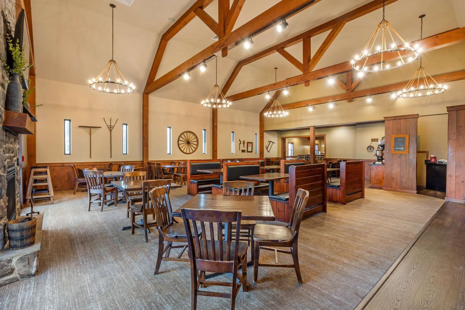 Best Western Plus Intercourse Village Inn property views in Intercourse, PA — gallery photo 3