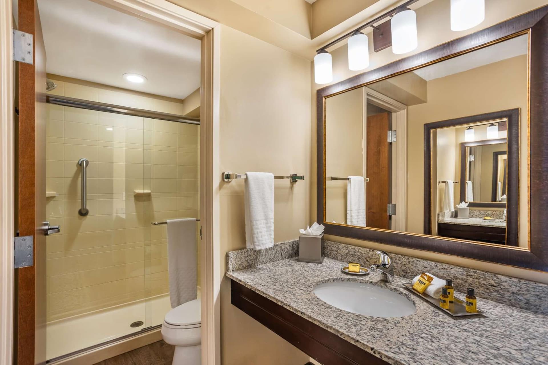 Best Western Plus Intercourse Village Inn interior in Intercourse, PA — gallery photo 2