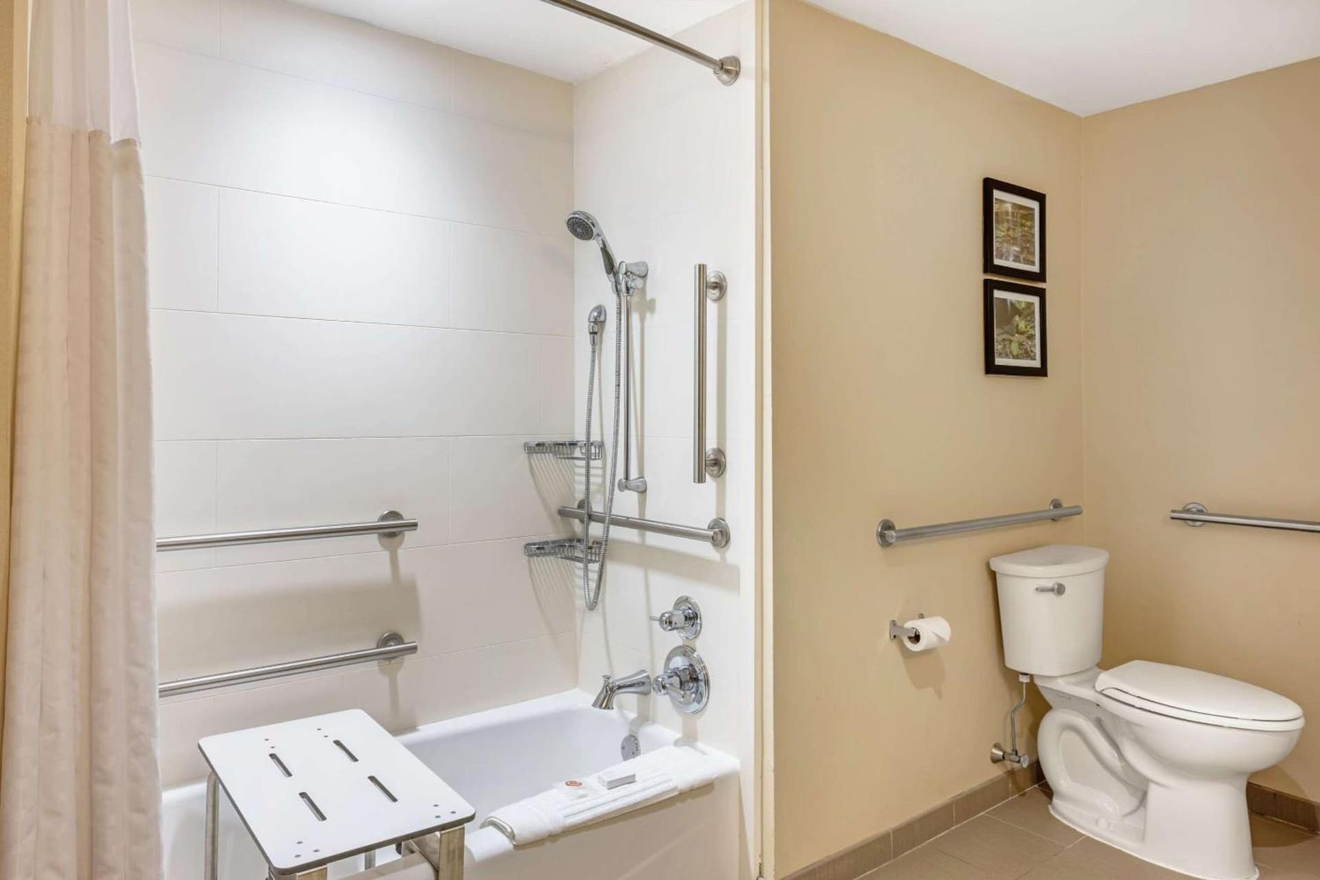 Comfort Inn & Suites At CrossPlex Village gallery photo in Birmingham, AL — image 19
