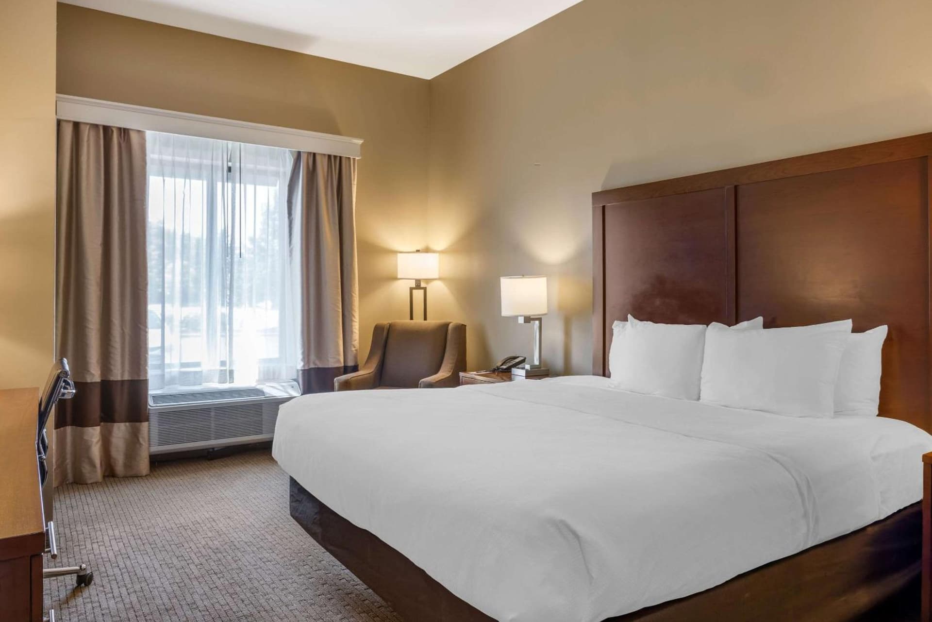 Comfort Inn & Suites At CrossPlex Village gallery photo in Birmingham, AL — image 16