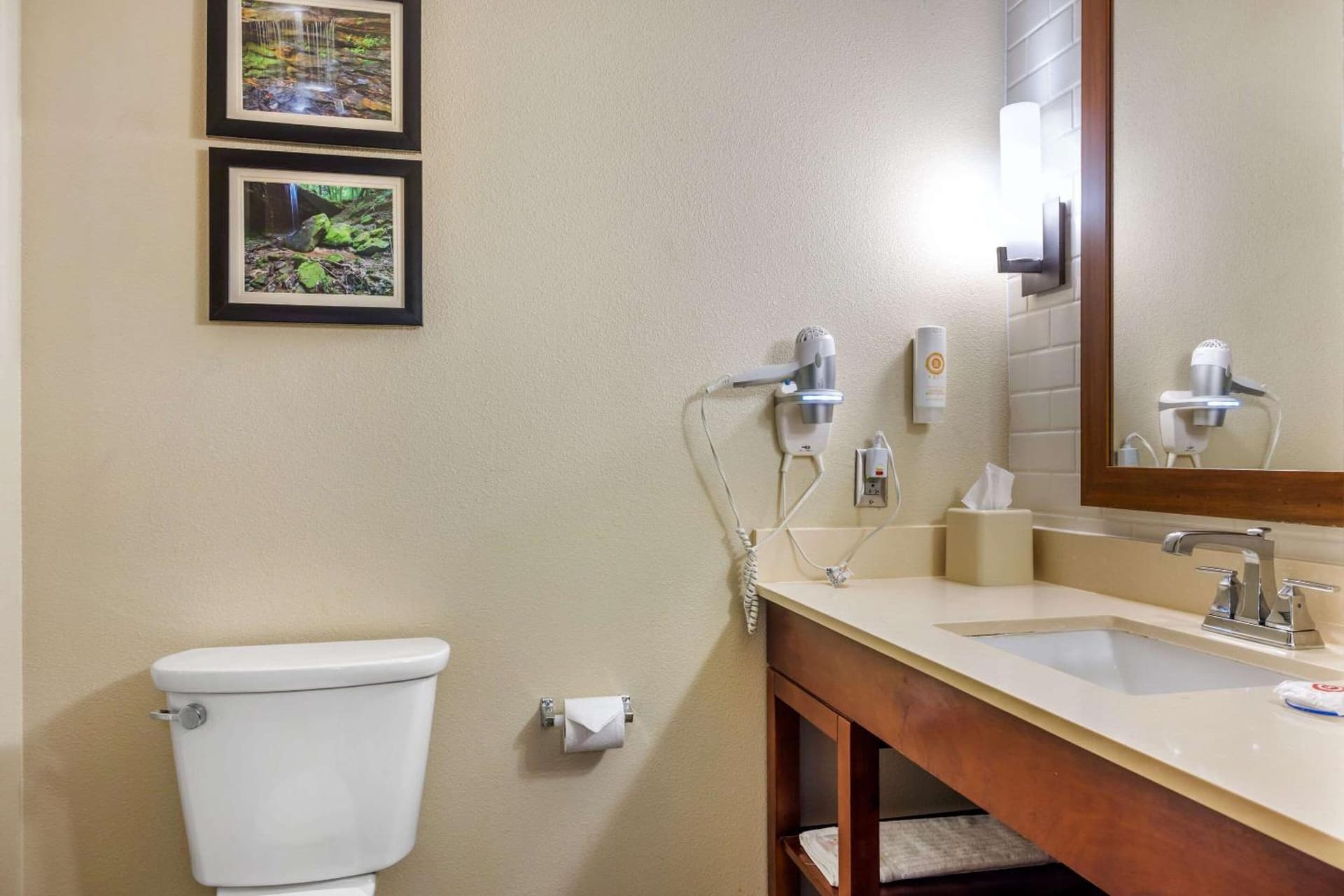 Comfort Inn & Suites At CrossPlex Village gallery photo in Birmingham, AL — image 15
