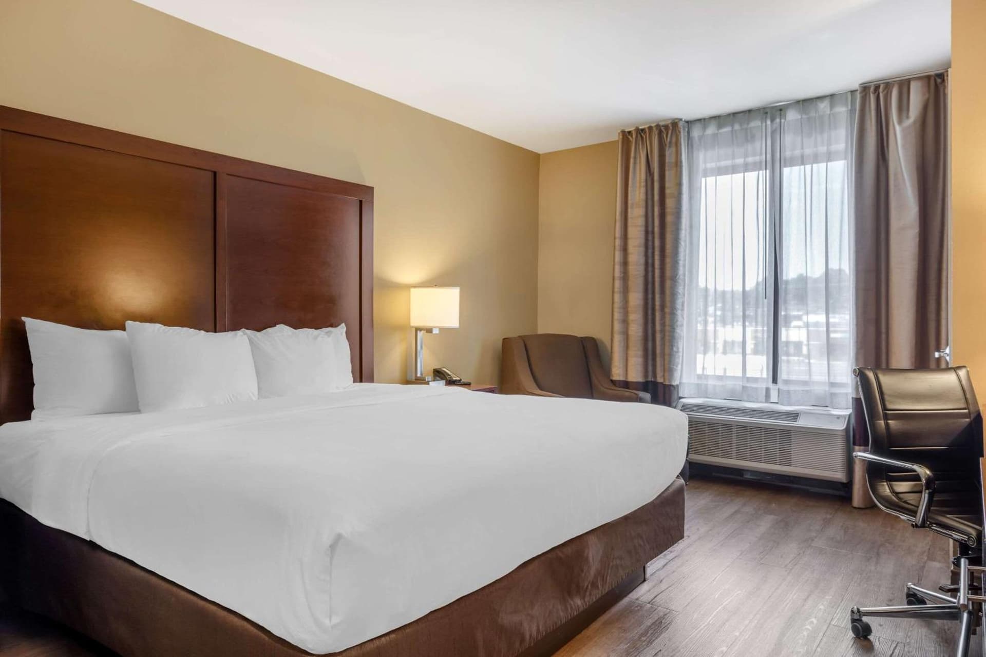 Comfort Inn & Suites At CrossPlex Village gallery photo in Birmingham, AL — image 13