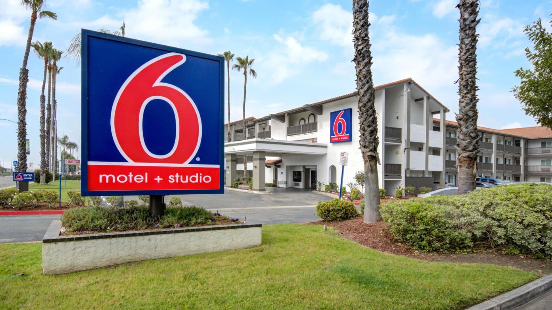 Studio 6 Ontario CA Convention Center Airport property views in Ontario, CA — gallery photo 3
