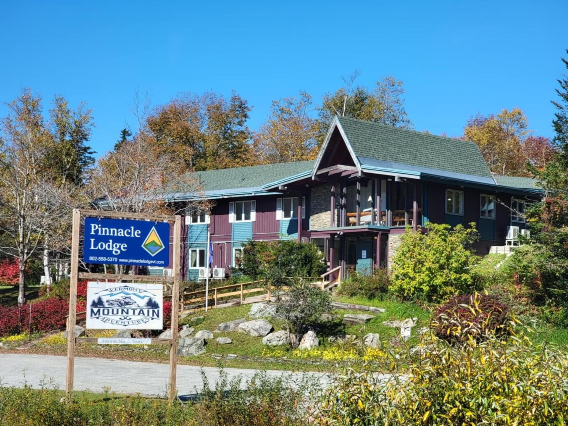 Pinnacle Lodge featured exterior or lobby in Bromley Village — similar hotel