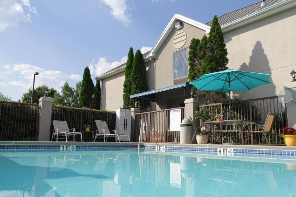 Quality Inn & Suites interior in Dawsonville, GA — gallery photo 2