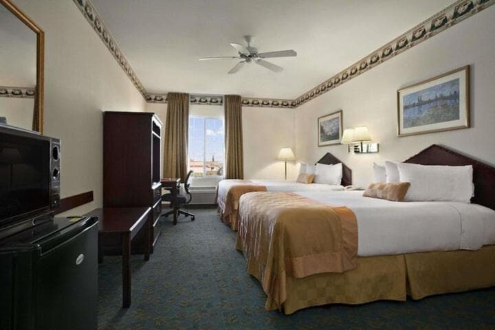 Williams Inn interior in Williams, CA — gallery photo 2