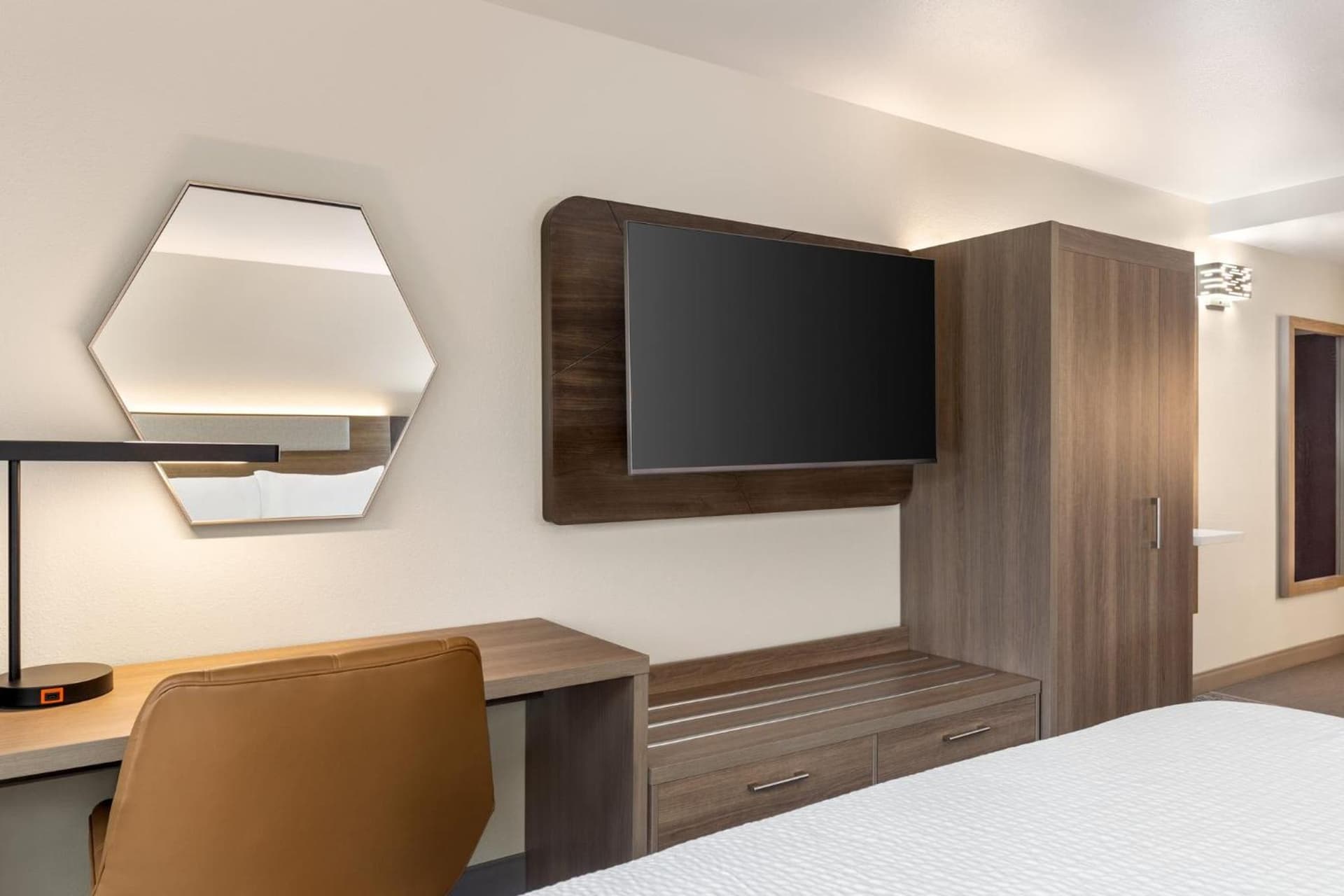 Holiday Inn Express & Suites - Tuscaloosa-University by IHG gallery photo in Tuscaloosa, AL — image 18