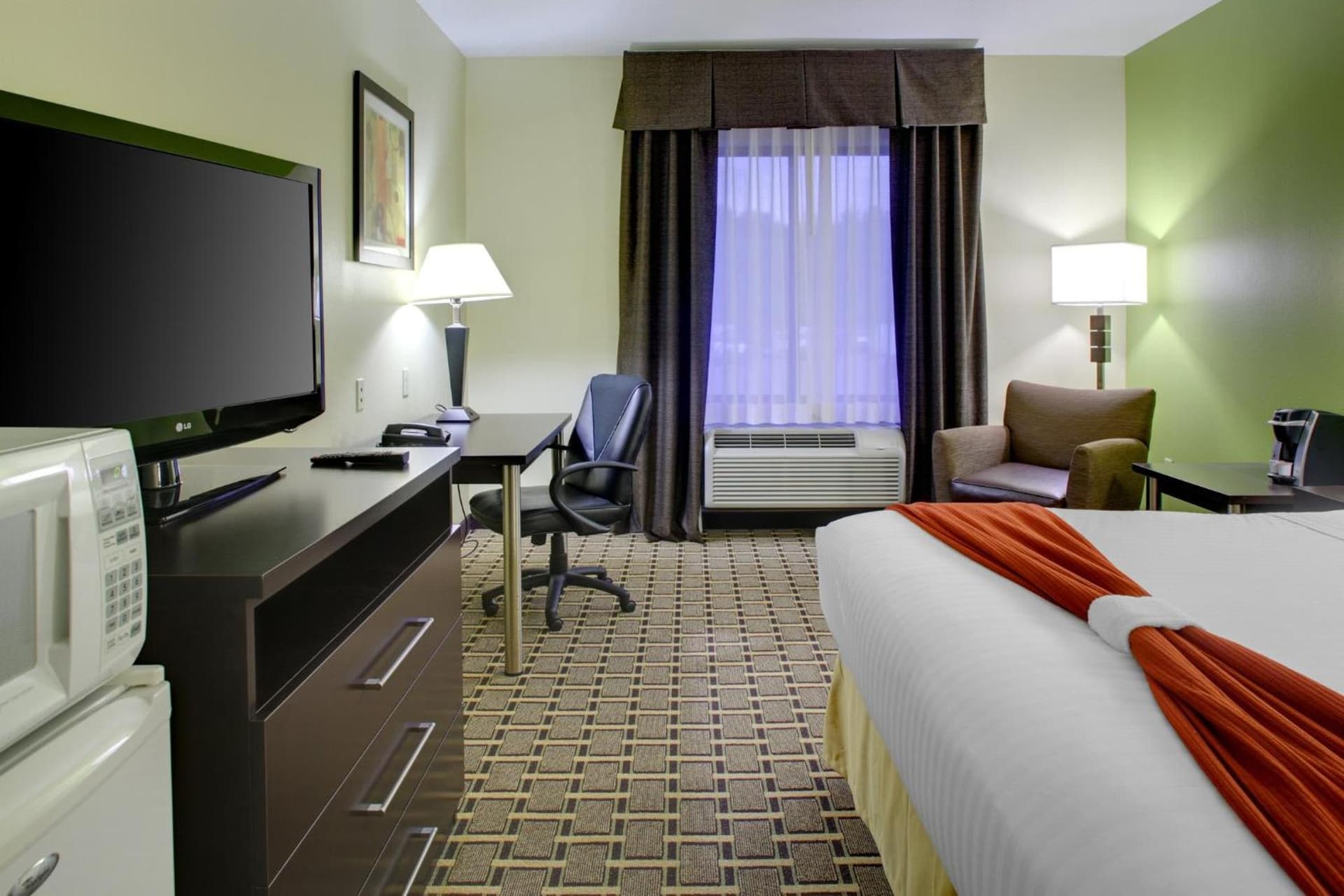 Holiday Inn Express & Suites Cross Lanes by IHG gallery photo in Cross Lanes, WV — image 99