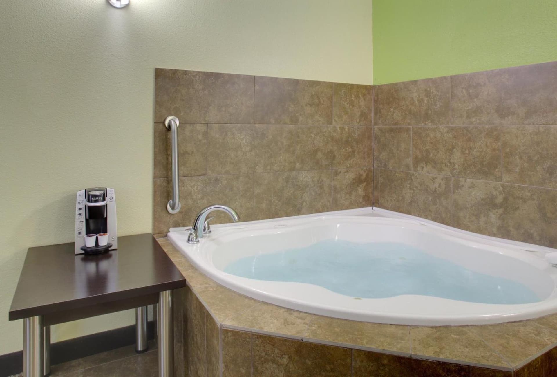 Holiday Inn Express & Suites Cross Lanes by IHG gallery photo in Cross Lanes, WV — image 93