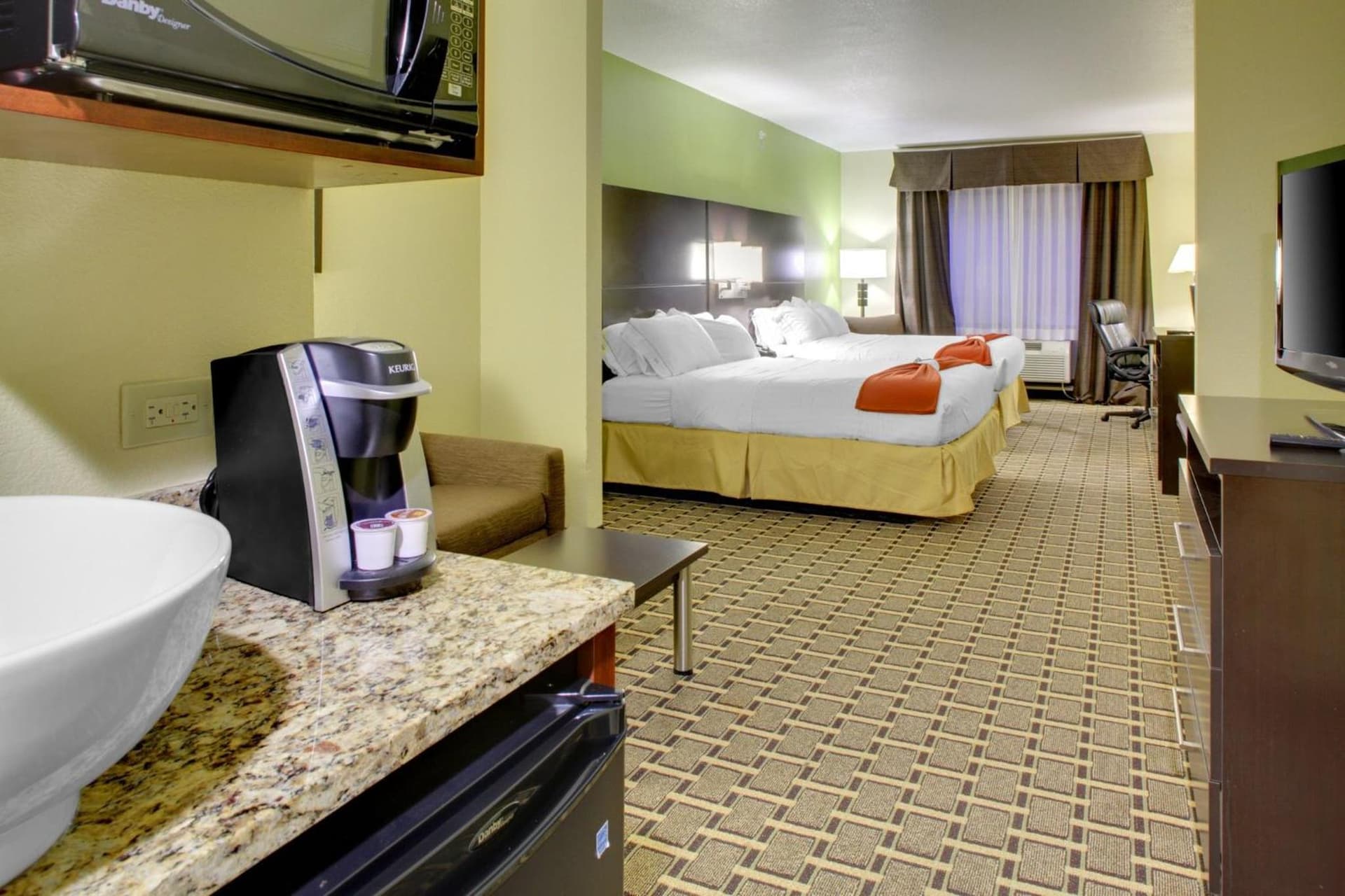 Holiday Inn Express & Suites Cross Lanes by IHG gallery photo in Cross Lanes, WV — image 114