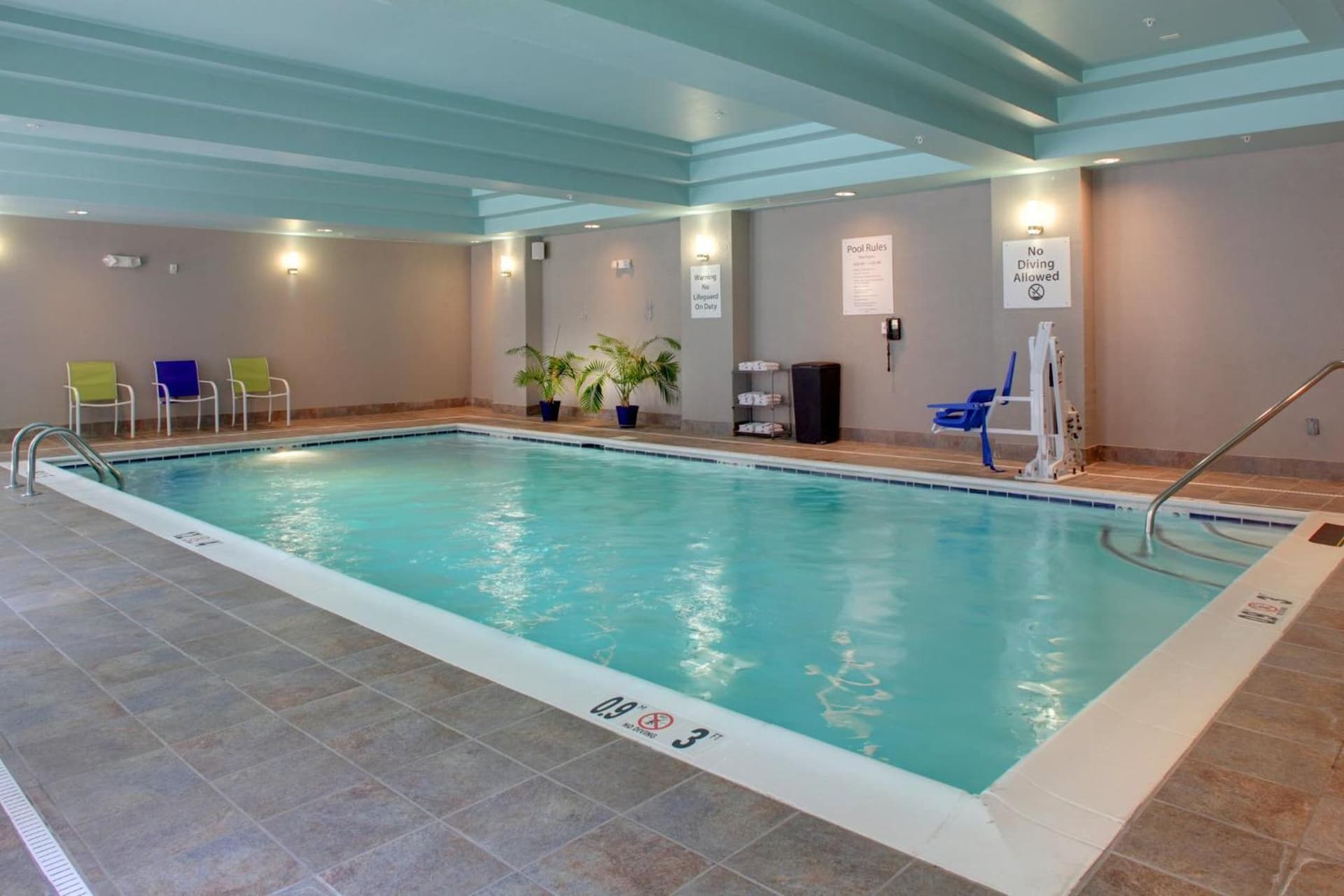 Holiday Inn Express & Suites Cross Lanes by IHG interior in Cross Lanes, WV — gallery photo 2