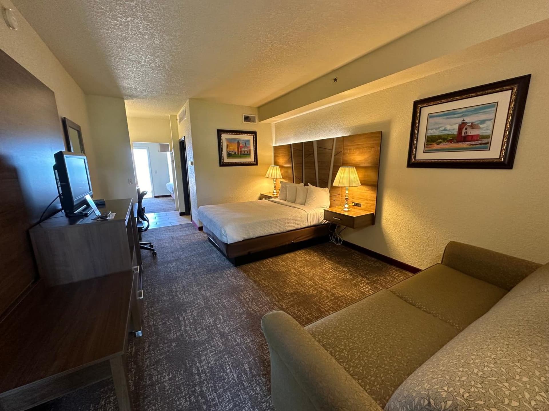 Mackinaw Beach and Bay Inn & Suites interior in Mackinaw City, MI — gallery photo 2