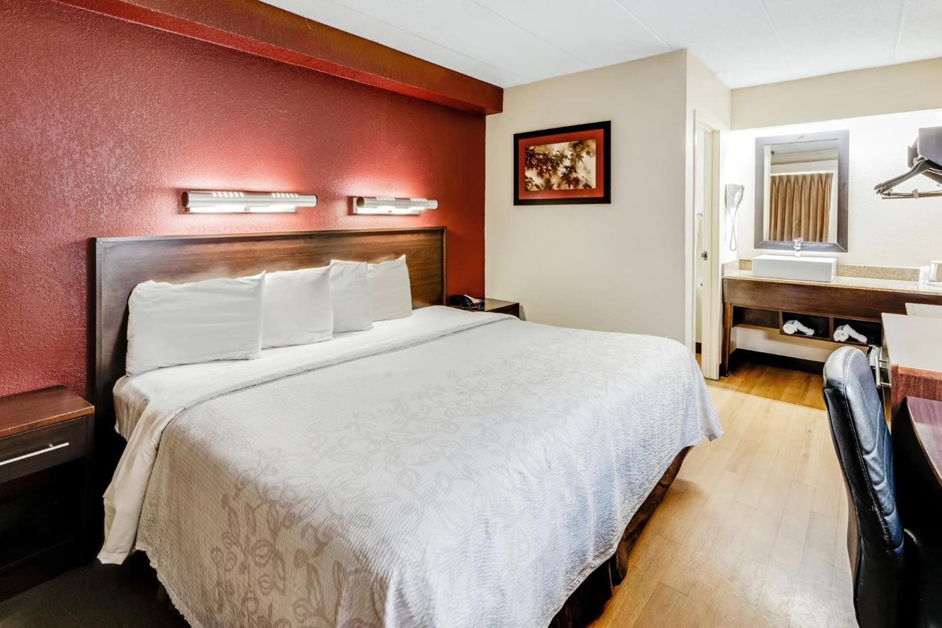 Red Roof Inn PLUS+ Washington DC - Alexandria gallery photo in Alexandria, VA — image 15
