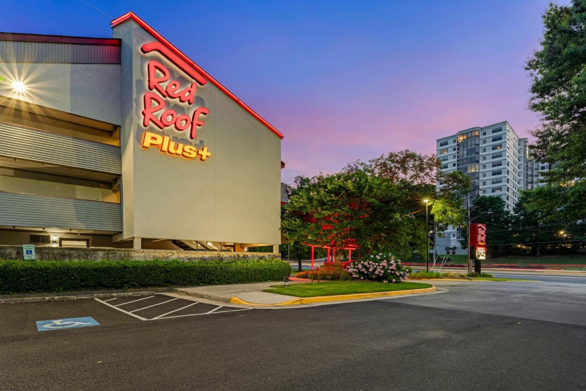 Red Roof Inn PLUS+ Washington DC - Alexandria gallery photo in Alexandria, VA — image 28
