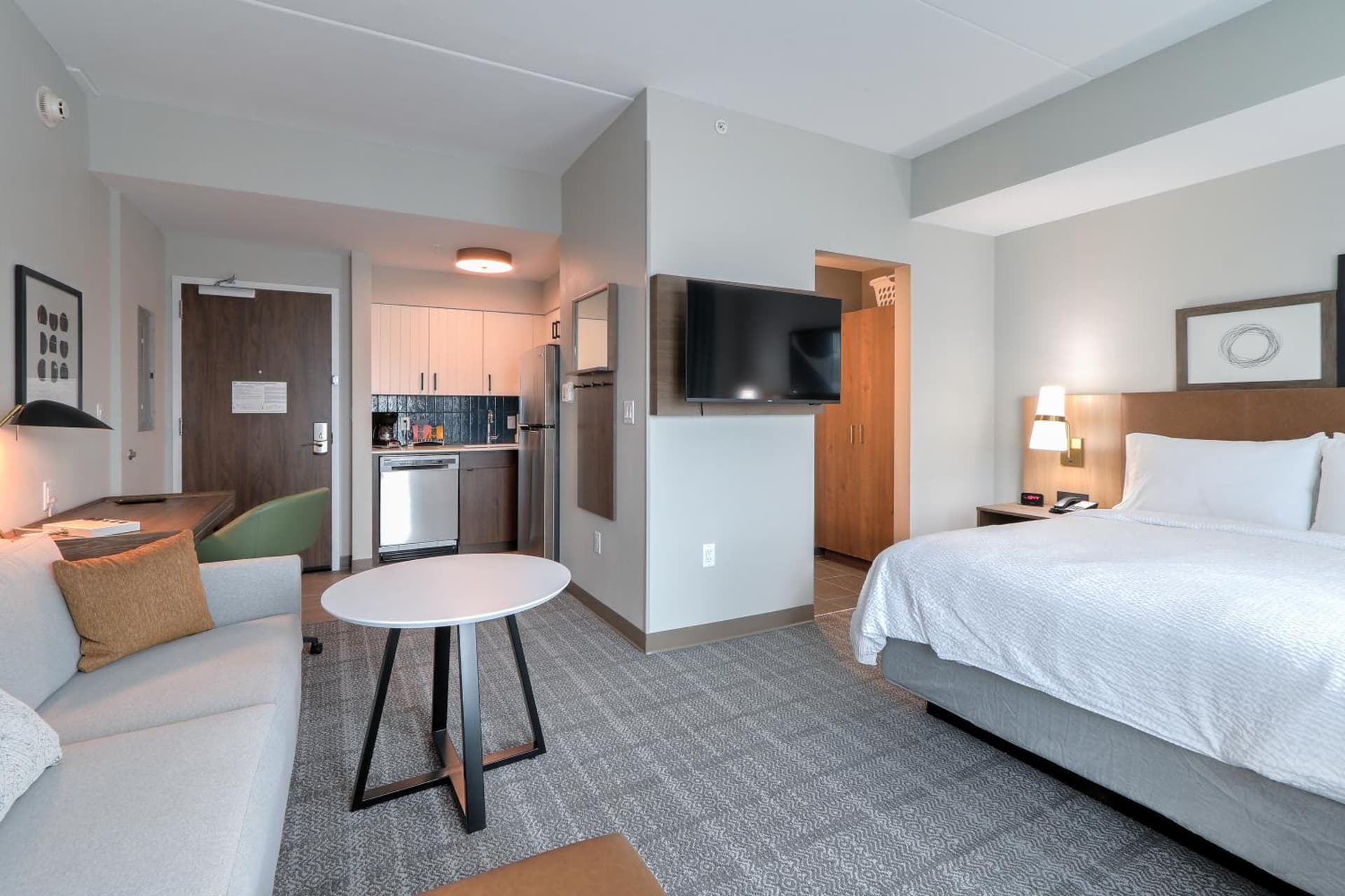 Staybridge Suites Pigeon Forge - Smoky Mtns by IHG interior in Pigeon Forge, TN — gallery photo 2