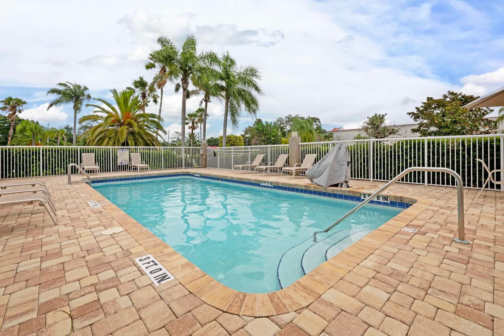 Best Western Edgewater Inn interior in Edgewater, FL — gallery photo 2