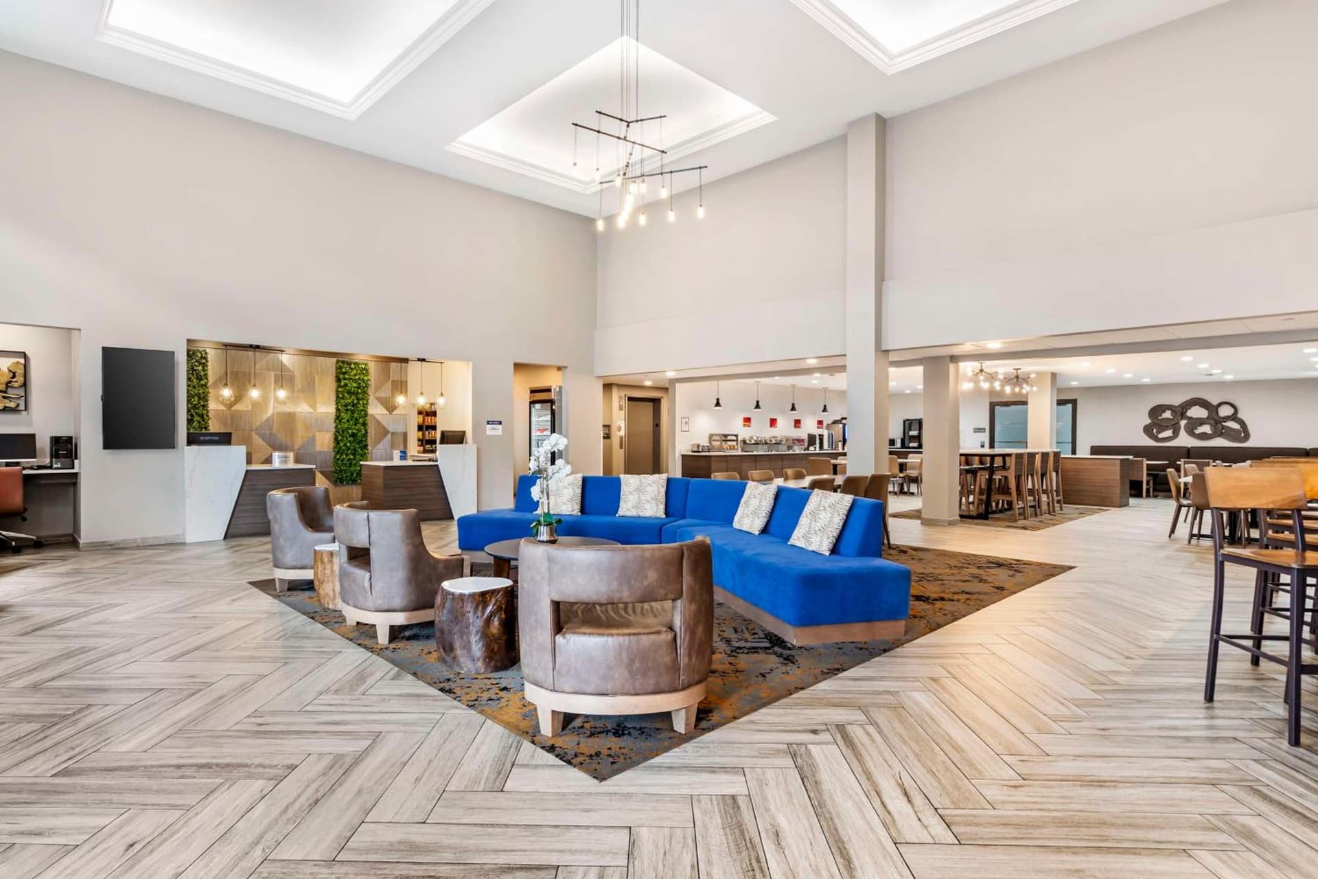 Best Western Plus Bourbonnais Hotel & Suites interior in Bourbonnais, IL — gallery photo 2
