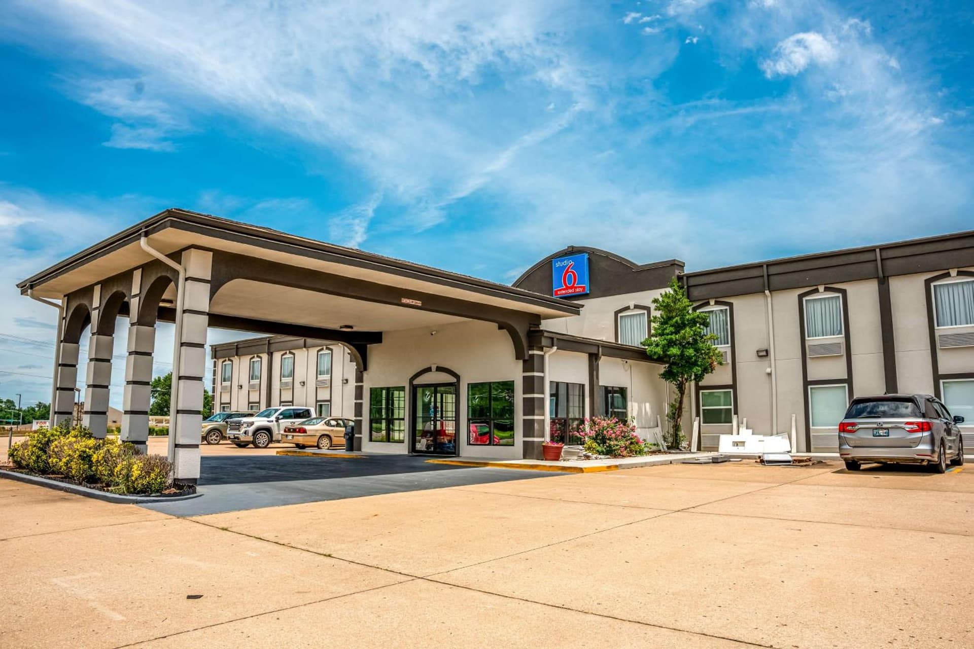 Studio 6 Claremore OK featured exterior or lobby in Claremore, OK — similar hotel