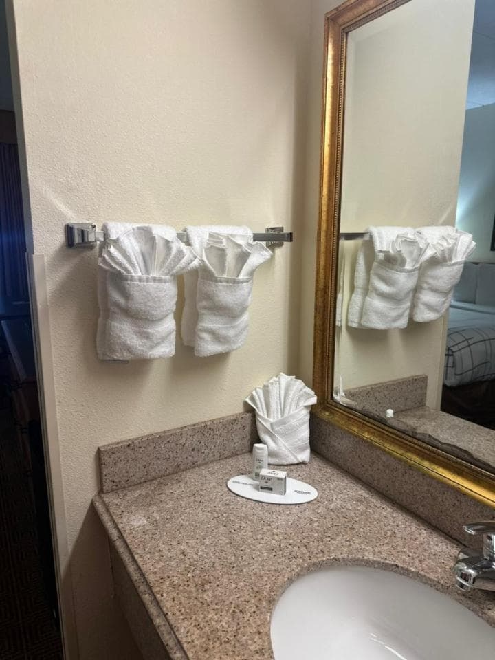 La Quinta Inn & Suites by Wyndham Sawgrass gallery photo in Sunrise, FL — image 5