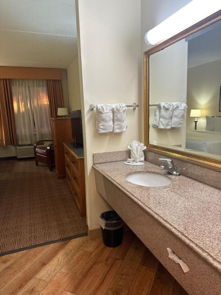 La Quinta Inn & Suites by Wyndham Sawgrass gallery photo in Sunrise, FL — image 45