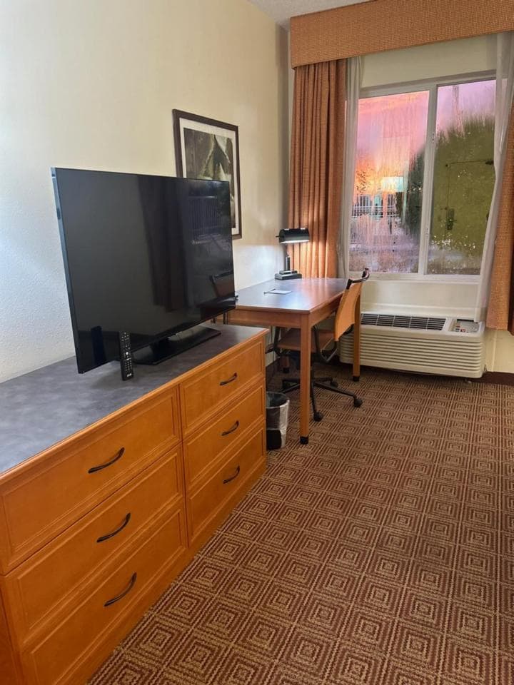 La Quinta Inn & Suites by Wyndham Sawgrass gallery photo in Sunrise, FL — image 60