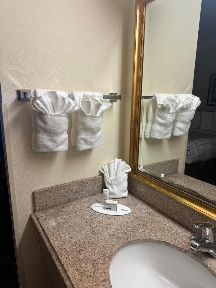 La Quinta Inn & Suites by Wyndham Sawgrass gallery photo in Sunrise, FL — image 9