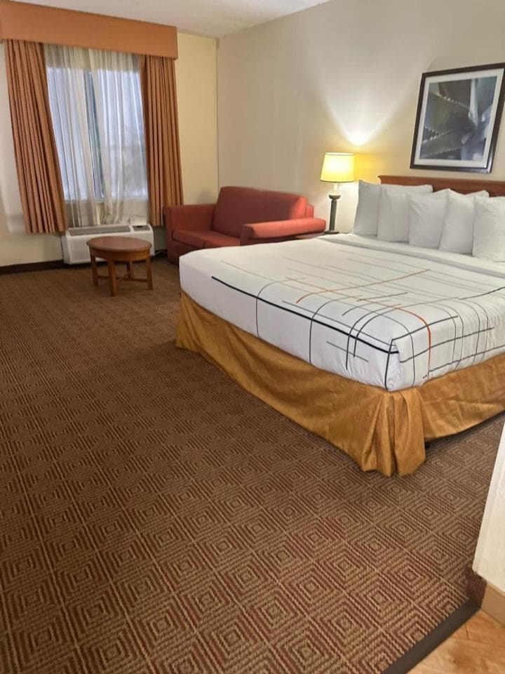La Quinta Inn & Suites by Wyndham Sawgrass gallery photo in Sunrise, FL — image 4