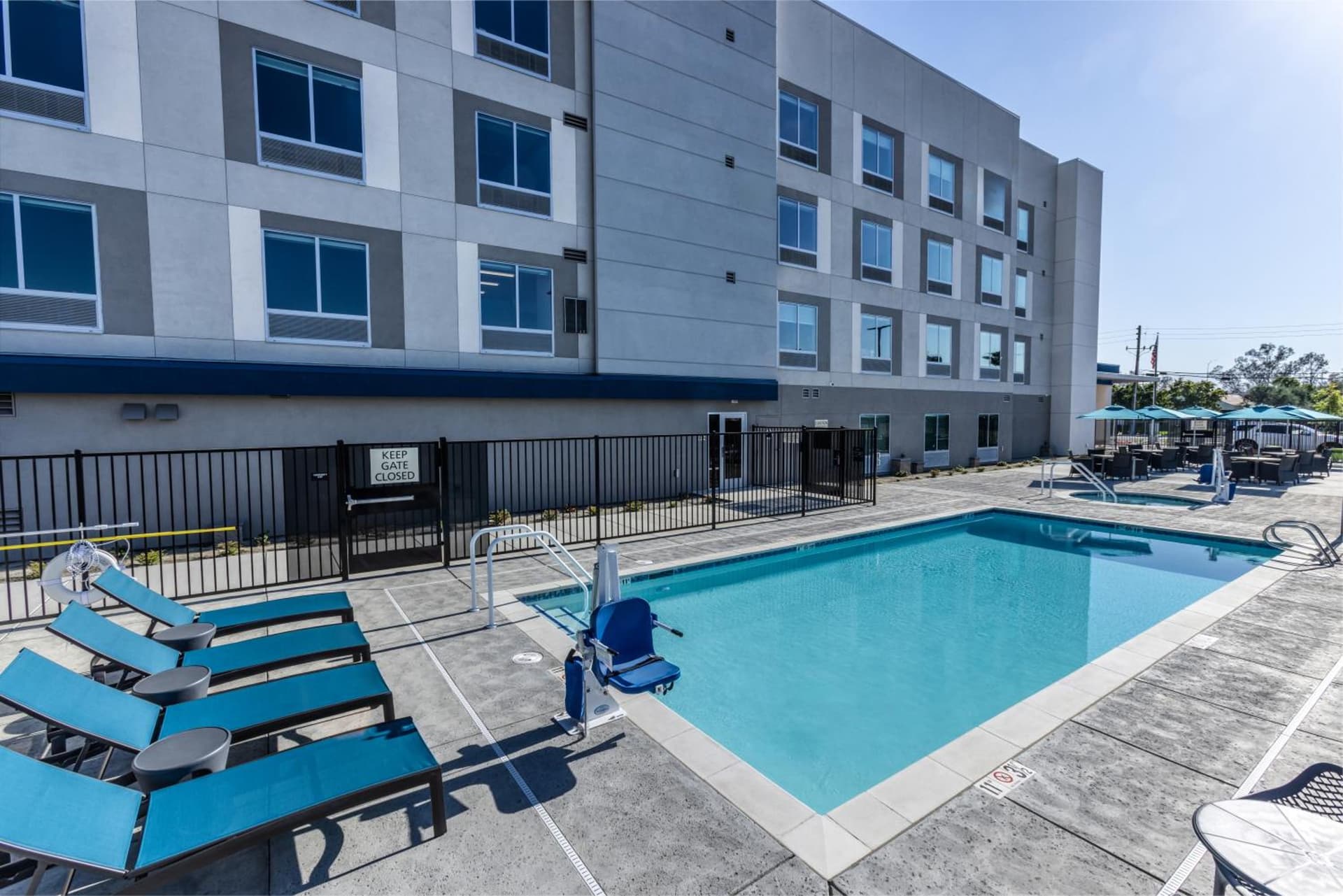 Hampton Inn & Suites Bakersfield Central gallery photo in Bakersfield, CA — image 49
