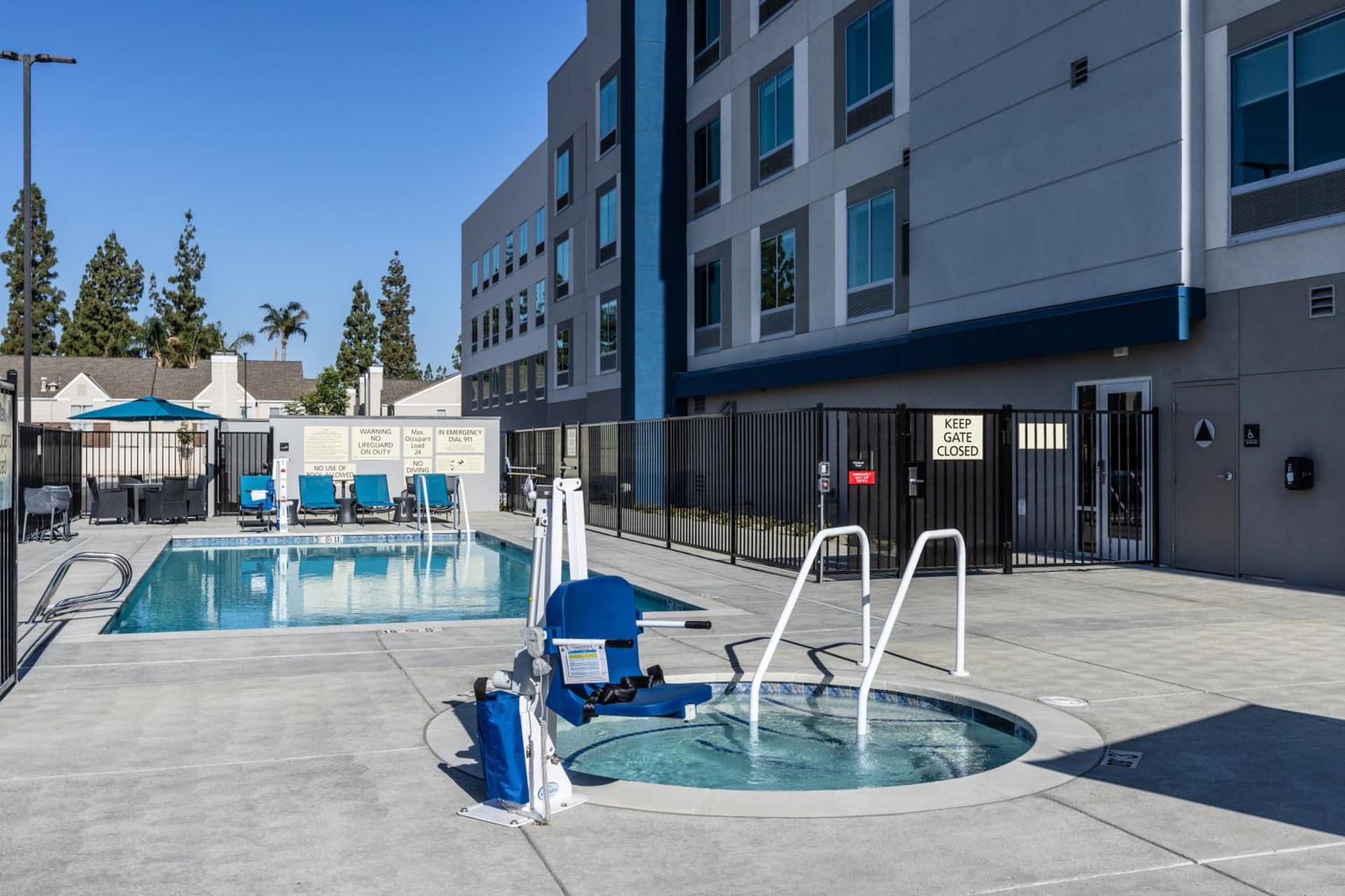 Hampton Inn & Suites Bakersfield Central interior in Bakersfield, CA — gallery photo 2