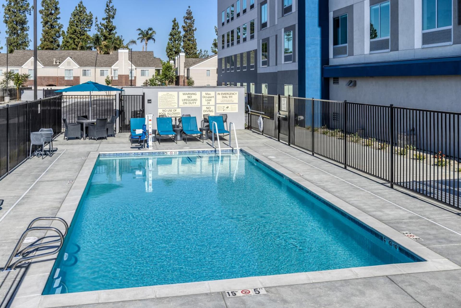Hampton Inn & Suites Bakersfield Central gallery photo in Bakersfield, CA — image 19