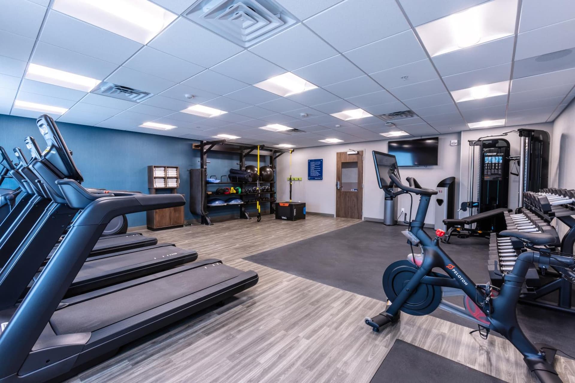 Hampton Inn & Suites Bakersfield Central gallery photo in Bakersfield, CA — image 31