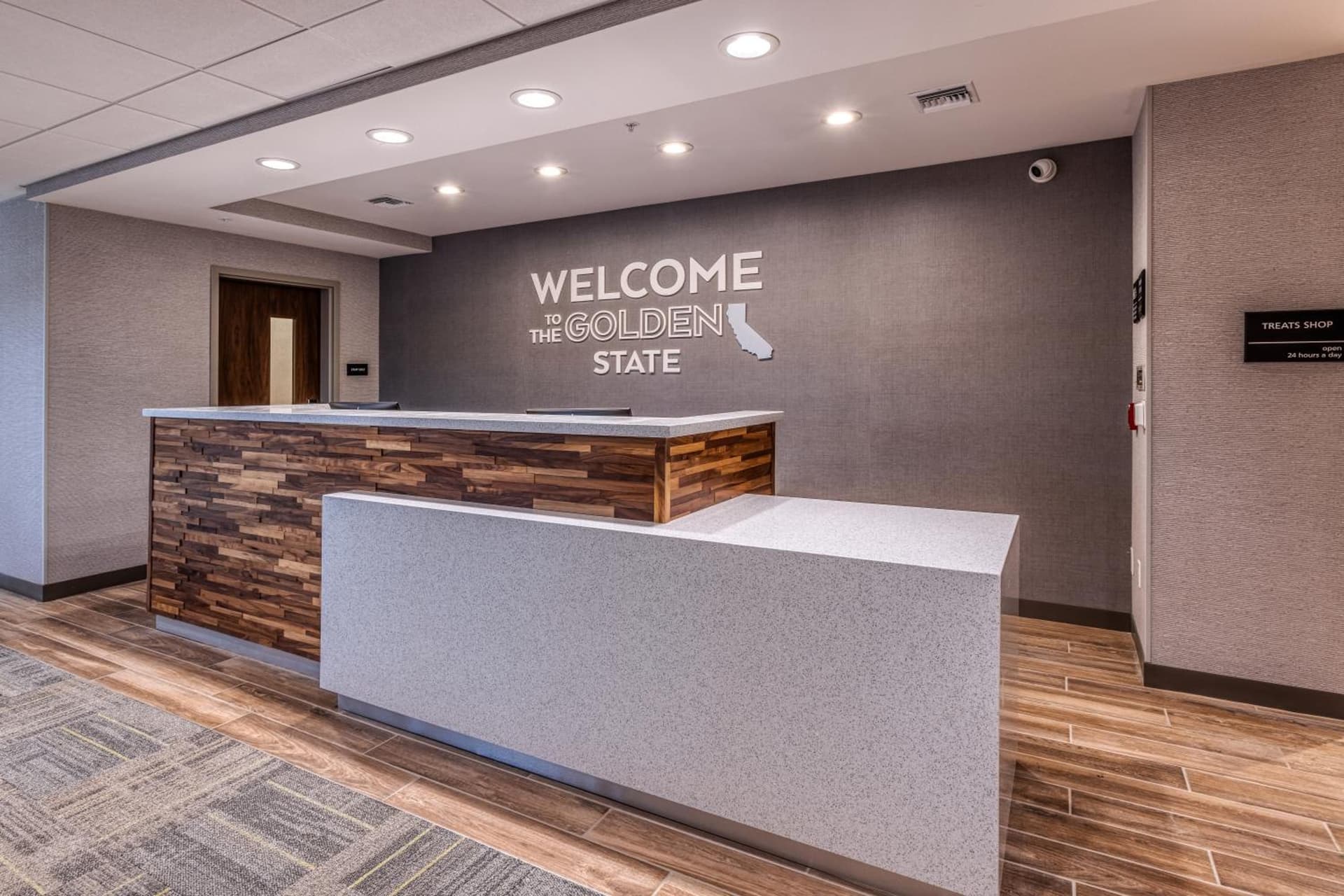 Hampton Inn & Suites Bakersfield Central property views in Bakersfield, CA — gallery photo 3