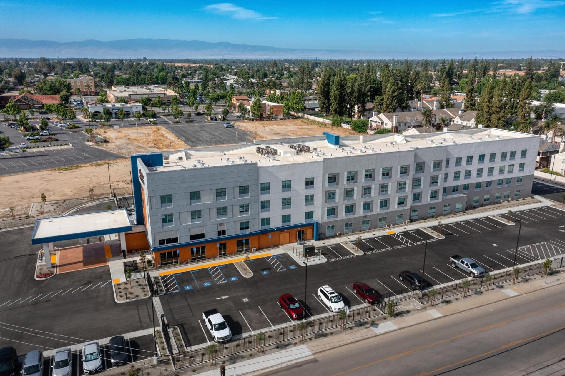 Hampton Inn & Suites Bakersfield Central gallery photo in Bakersfield, CA — image 36