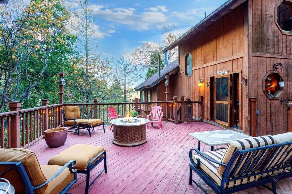 Lakeview 3-Story Winter Home property views in Crestline, CA — gallery photo 3
