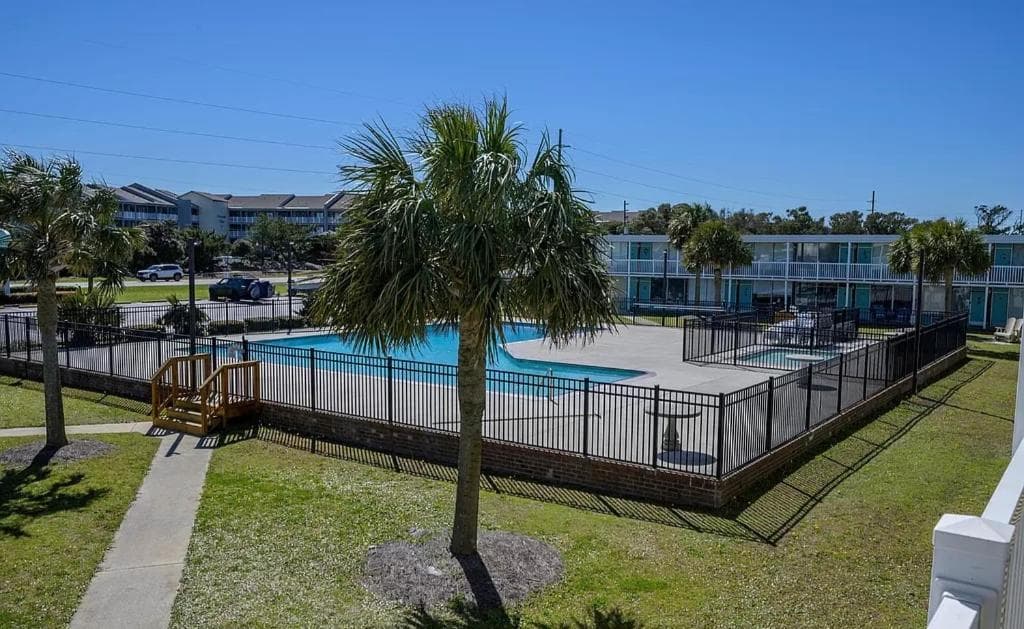 Bogue Shores "Salty Air Oasis" gallery photo in Atlantic Beach, NC — image 16