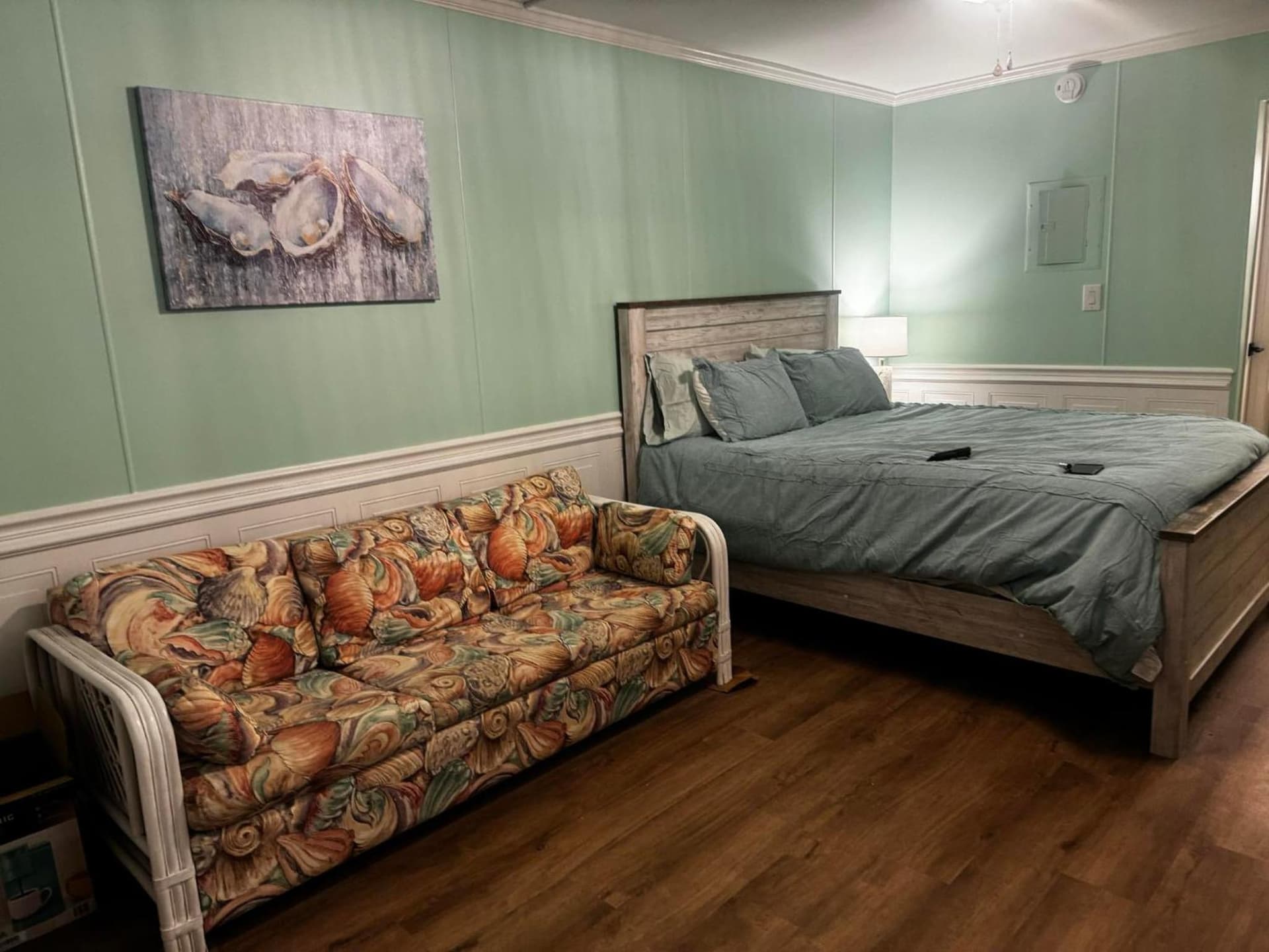 Bogue Shores "Salty Air Oasis" interior in Atlantic Beach, NC — gallery photo 2