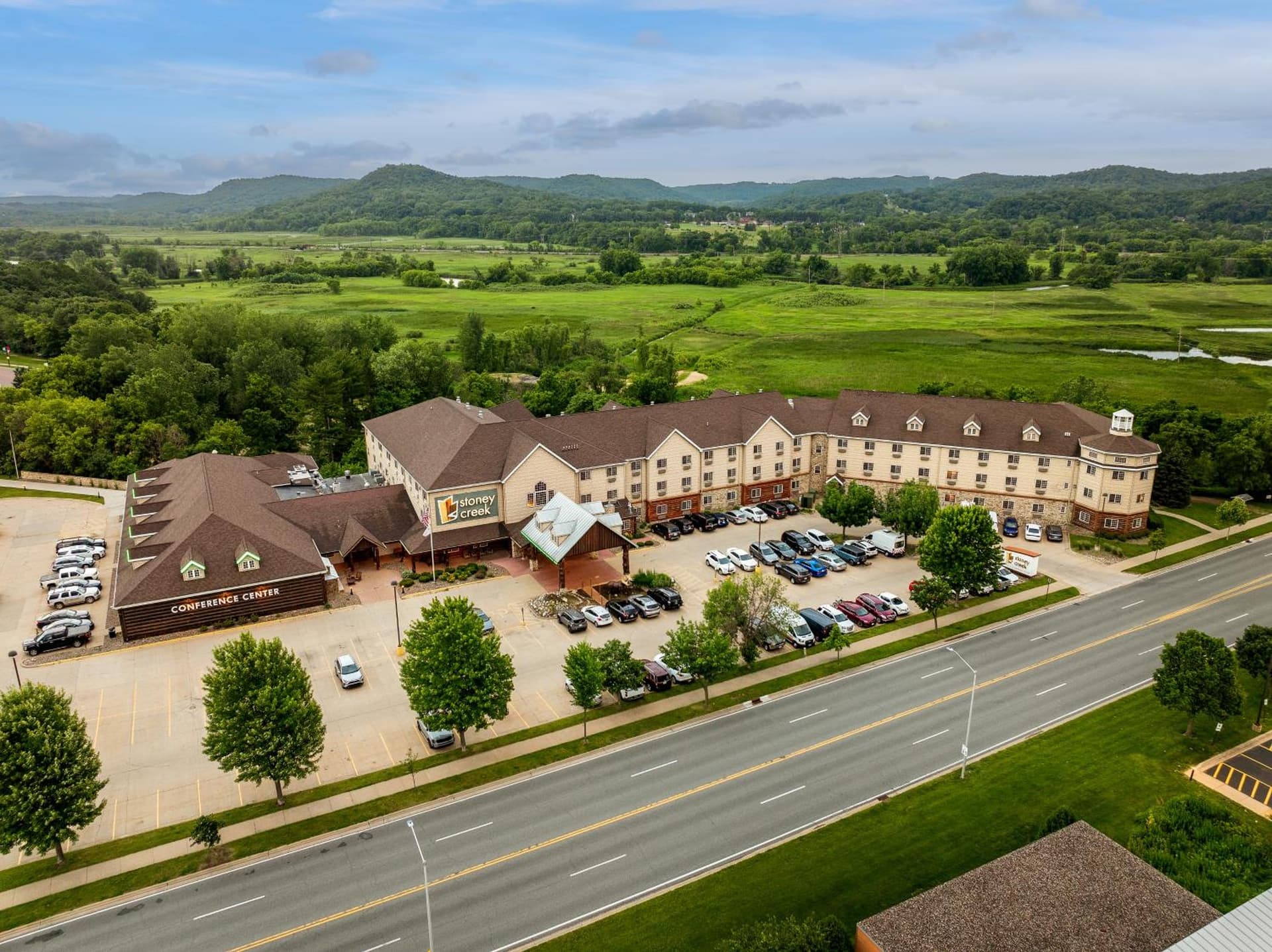 Stoney Creek Hotel La Crosse - Onalaska featured exterior or lobby in Onalaska, WI — similar hotel