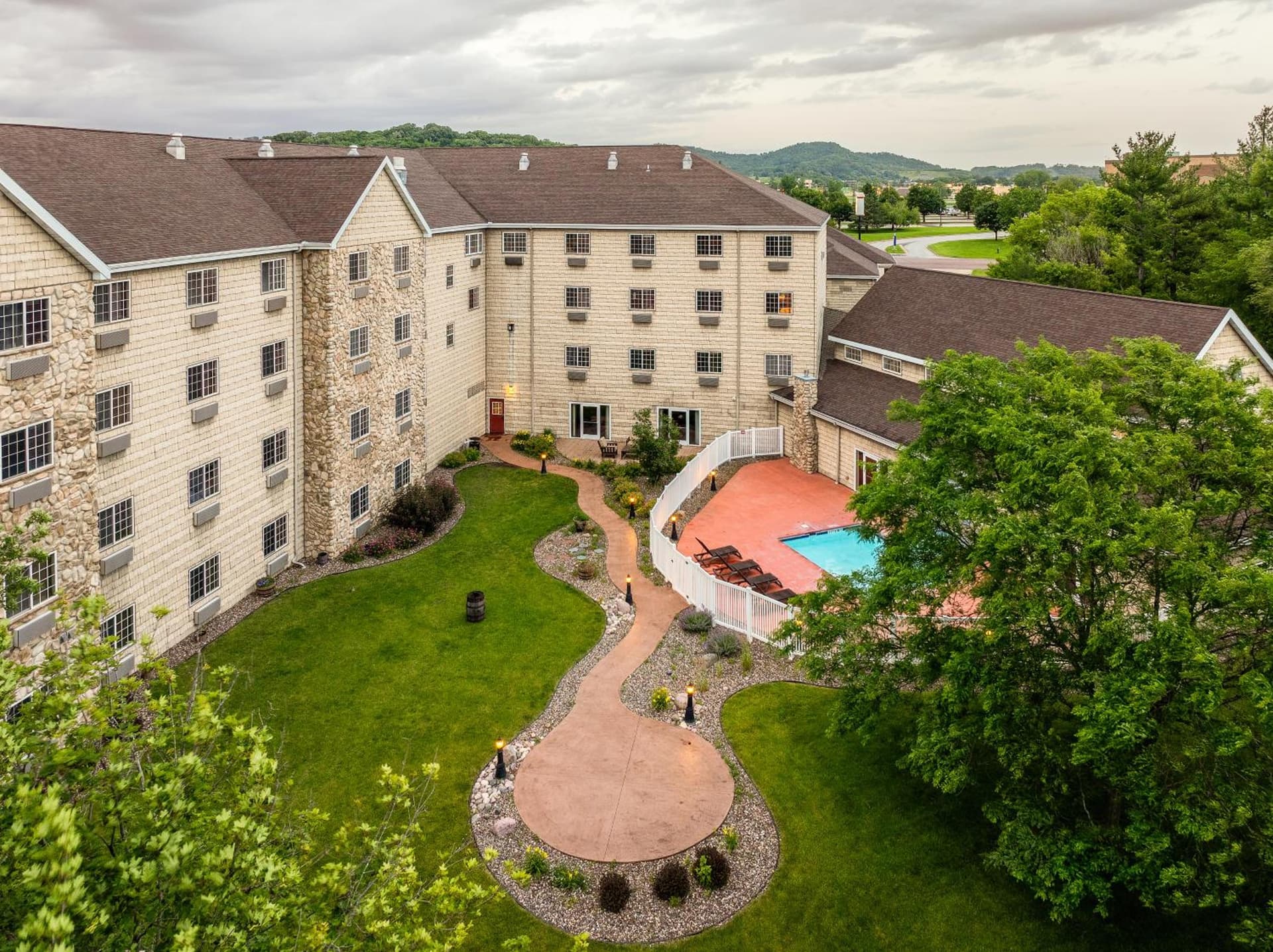Stoney Creek Hotel La Crosse - Onalaska interior in Onalaska, WI — gallery photo 2