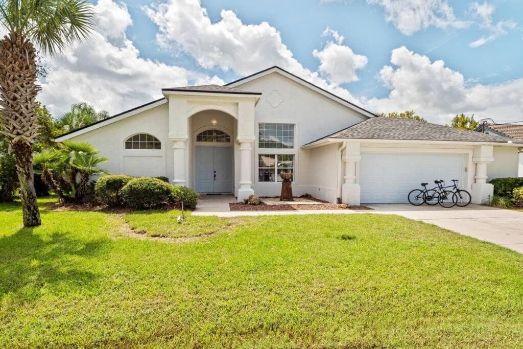 Paradise Point -Waterfront-Pool-Hot Tub-Dock-Game Room — hotel in Palm Coast, Florida