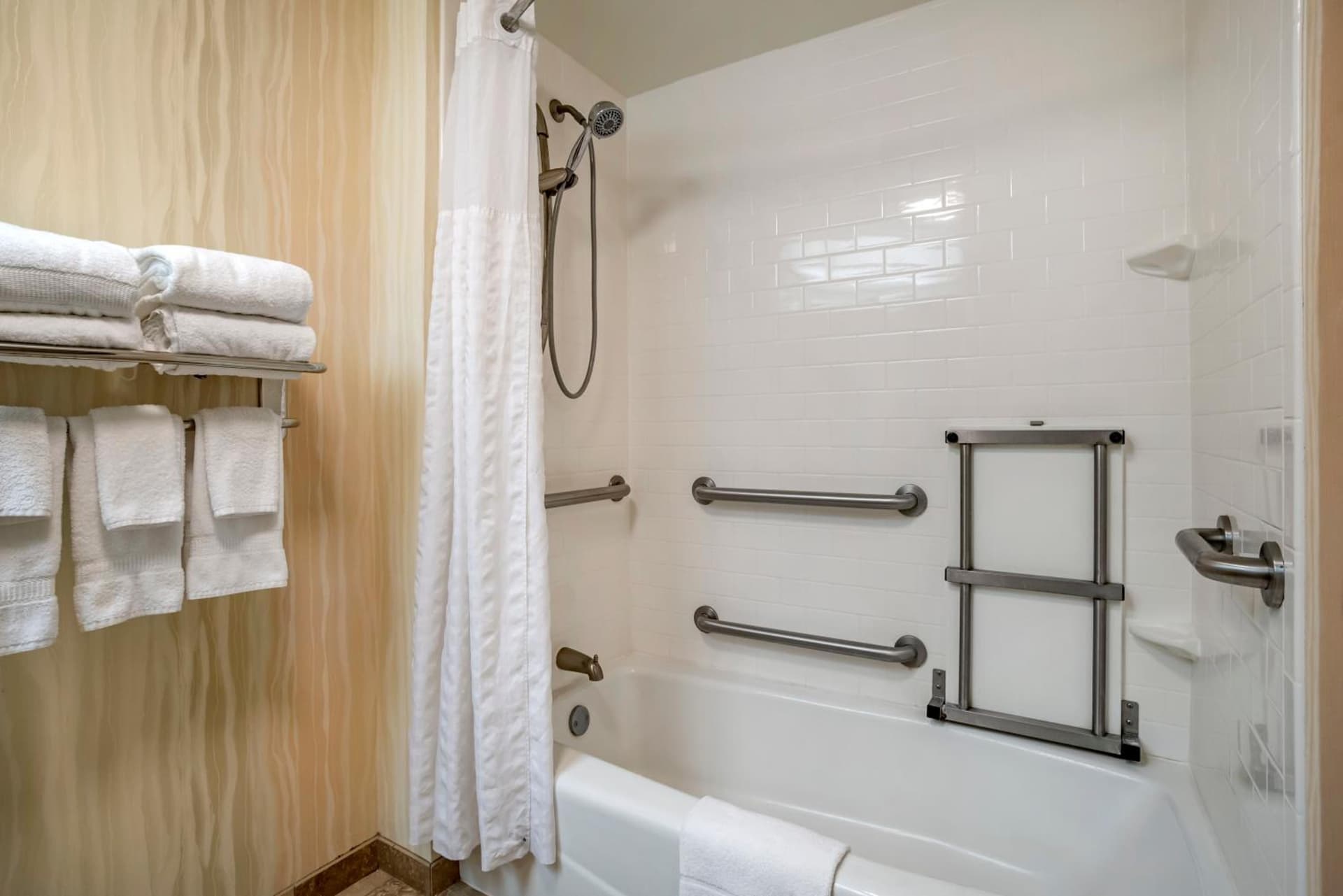 Comfort Inn & Suites Newark - Wilmington gallery photo in Newark, DE — image 14