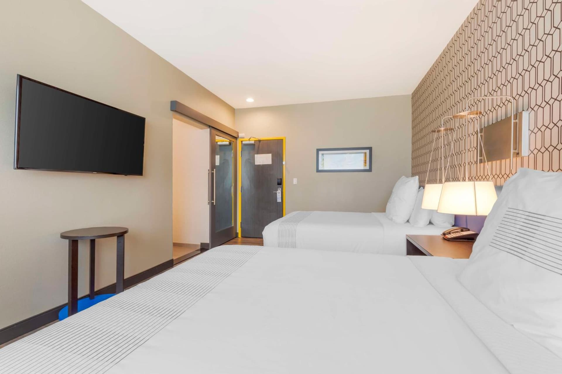 GLō Best Western Dallas South DeSoto gallery photo in DeSoto, TX — image 10