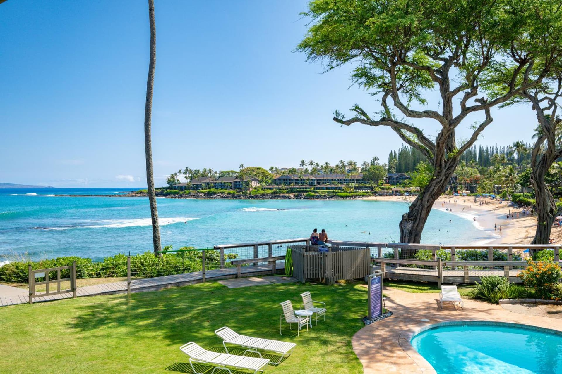 Nāpili Surf Beach Resort by Castle interior in Lahaina, HI — gallery photo 2