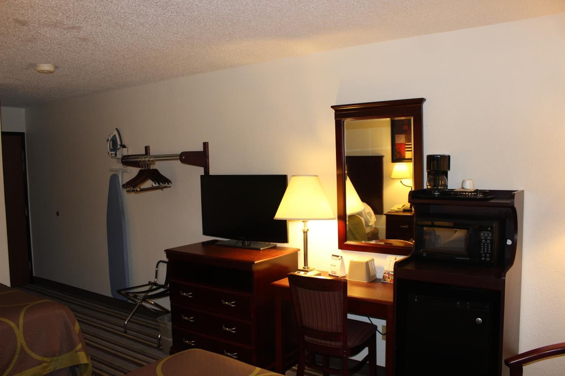 Super 8 by Wyndham Tuscaloosa gallery photo in Tuscaloosa, AL — image 21