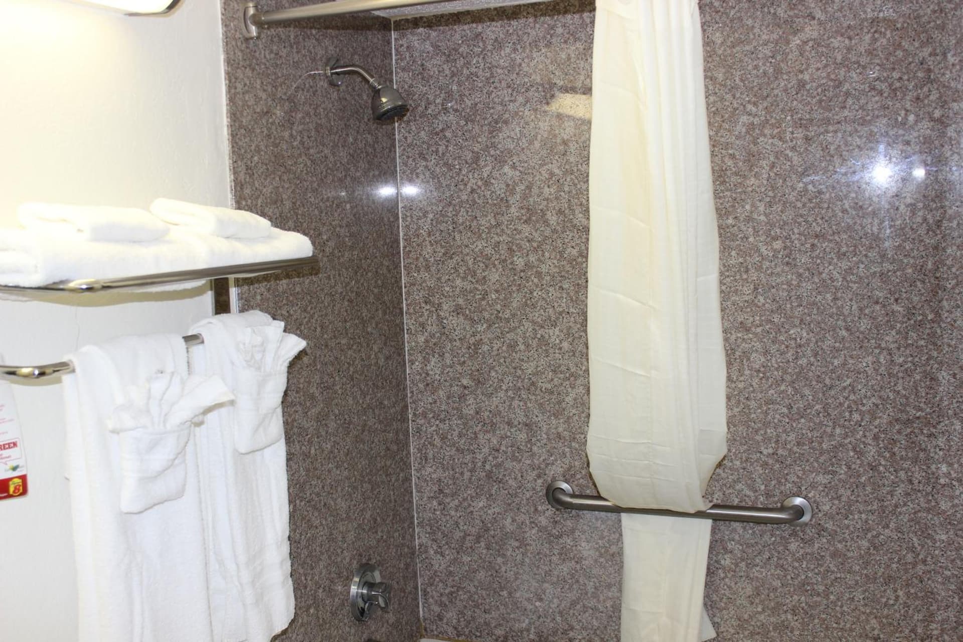 Super 8 by Wyndham Tuscaloosa interior in Tuscaloosa, AL — gallery photo 2